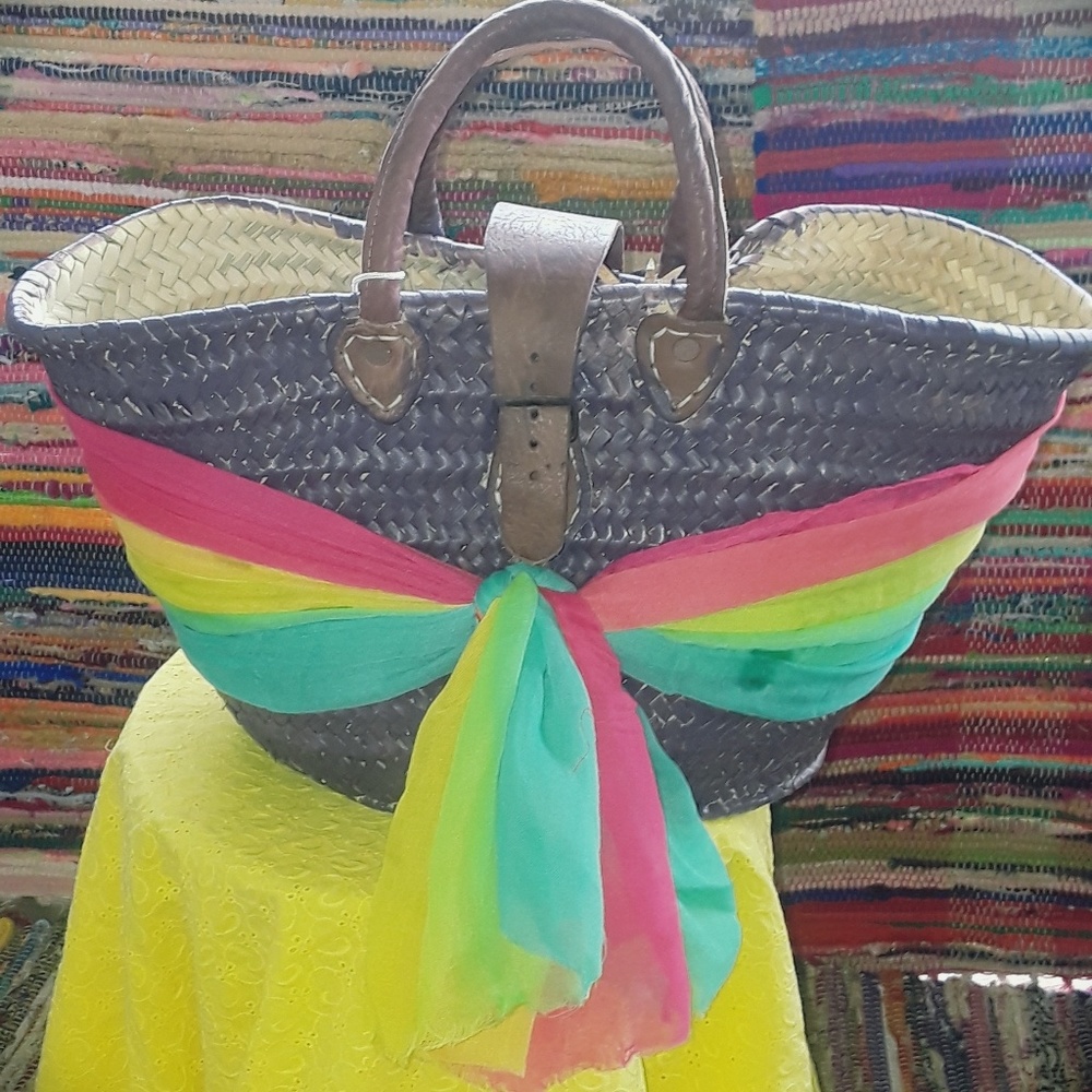 Natural straw tote